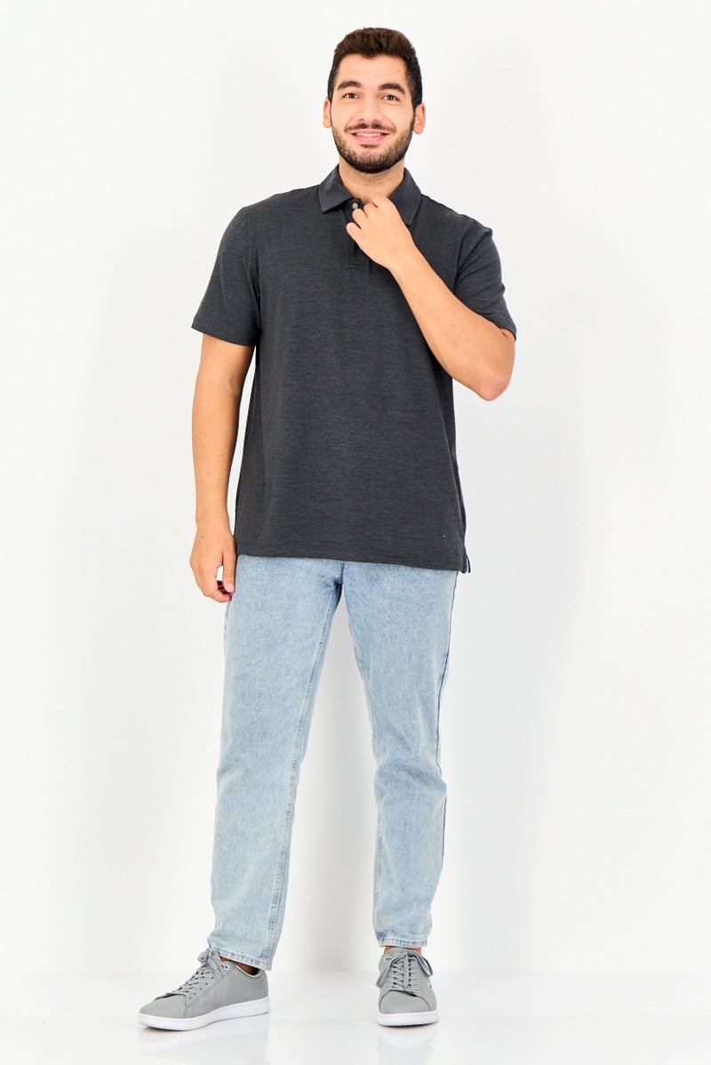 Chaps قميص بولو قصير الأكمام للرجال بتصميم عادي، رمادي فحمي - Image 3